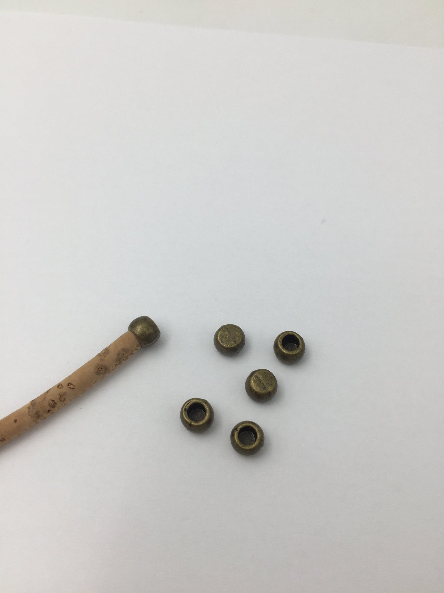 100 pièces pour 3mm rond en cuir Antique argent bijoux terminal bijoux fournitures bijoux trouver D-5-3-8