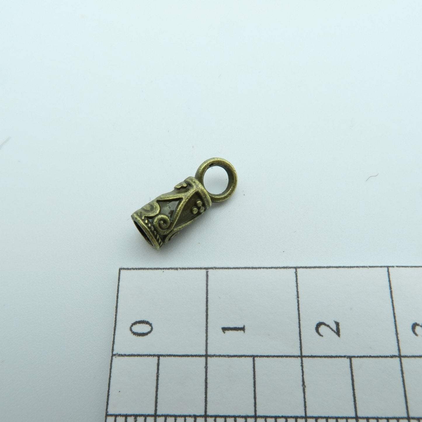 100 pièces pour fermoir à extrémités rondes en cuir de 3mm, fournitures de bijoux en laiton antique, recherche de bijoux D-6-9